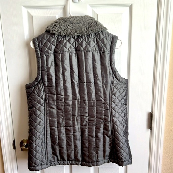 Denim and‎ Co. Quilted Vest Faux Fur Collar Sleeveless Puffer Gray/Silver Size S - Picture 4 of 6